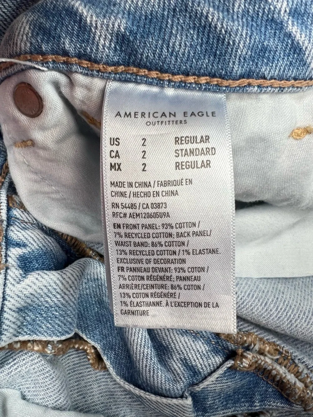 American Eagle Strigid Mom Jeans Size 2 Light Wash High Rise Straight Leg